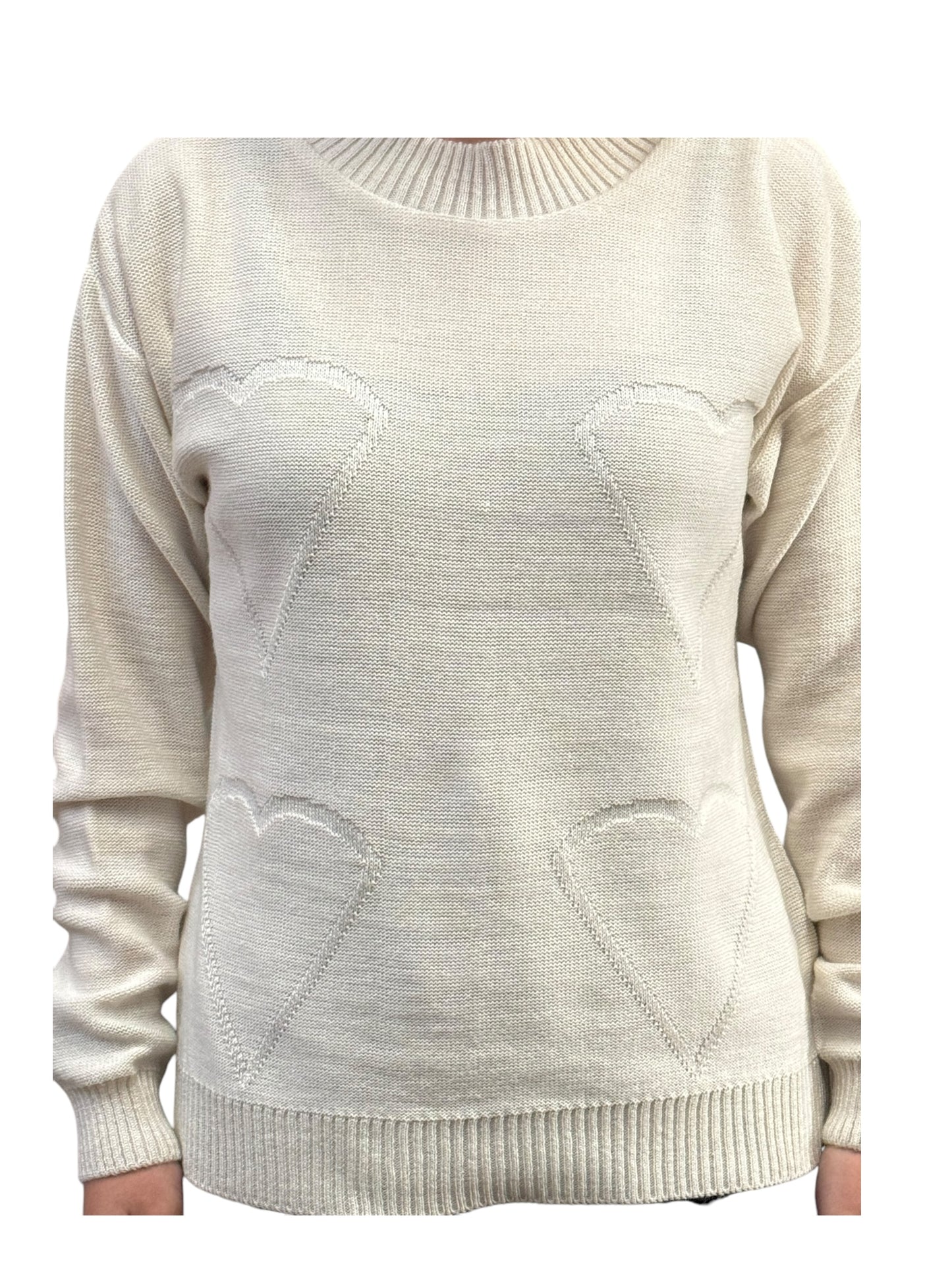 Sueter cuello redondo lleno de corazones.