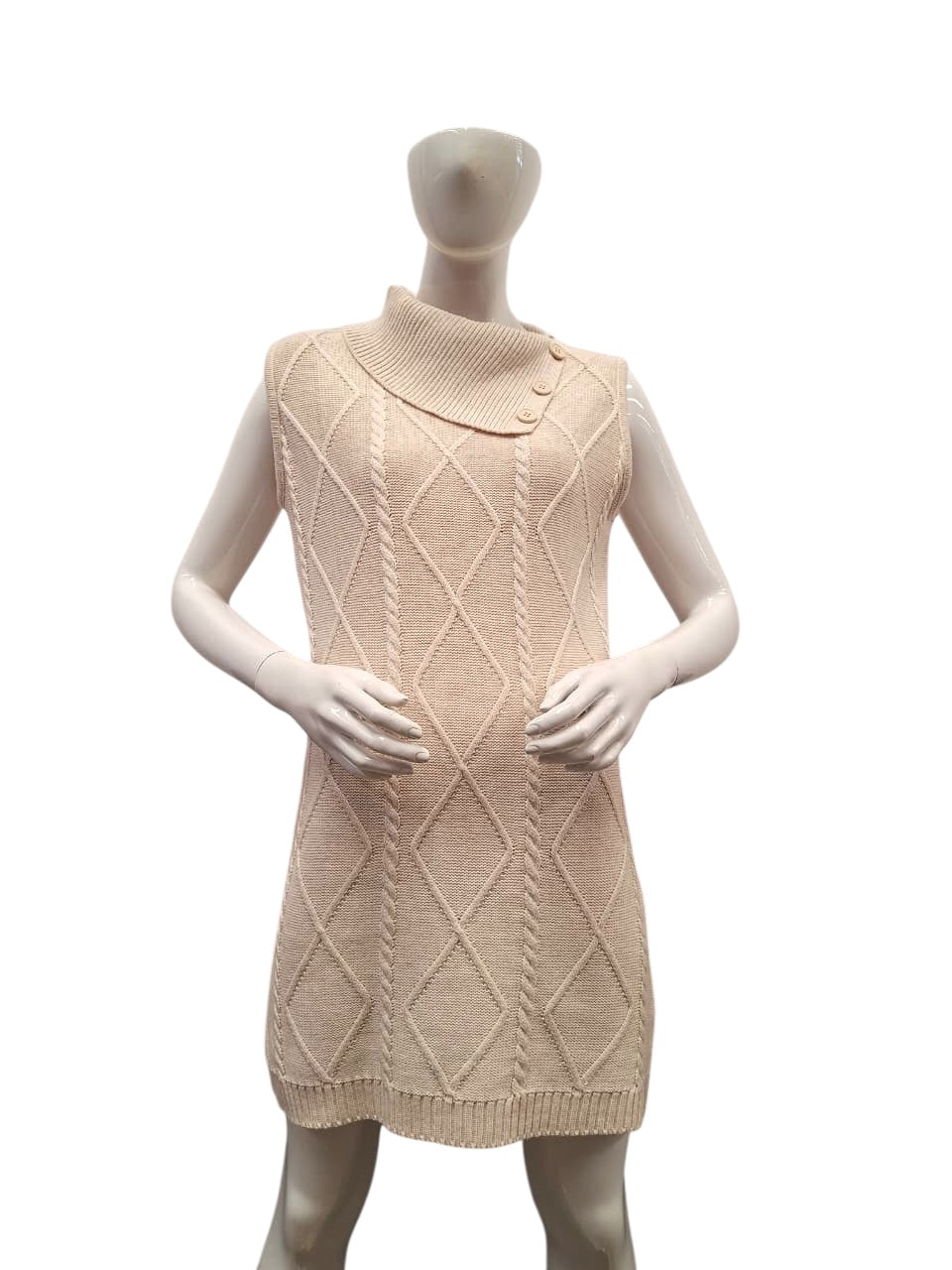 Vestido con trenzas y aranés.