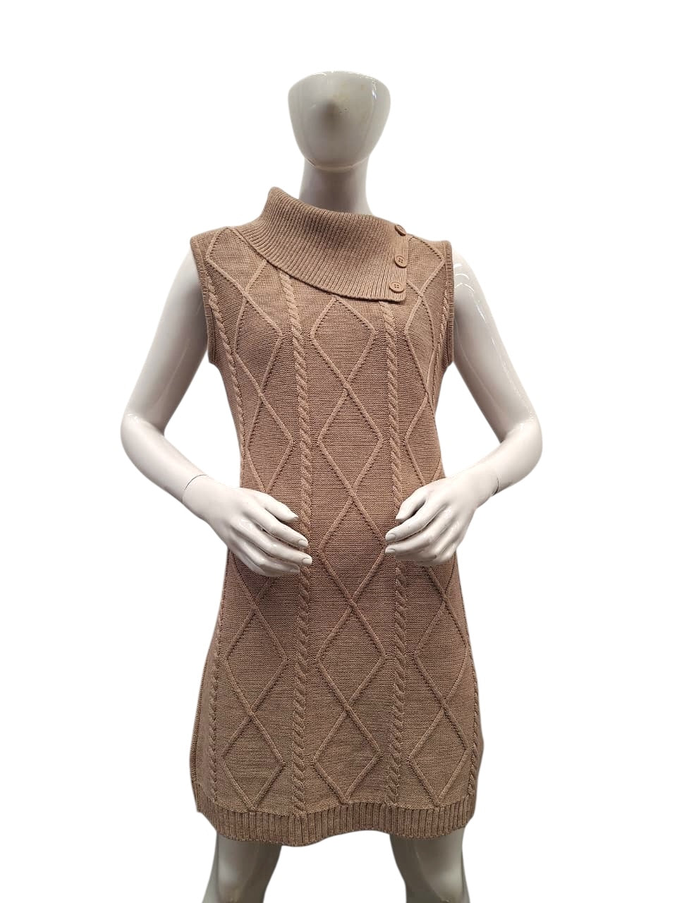 Vestido con trenzas y aranés.