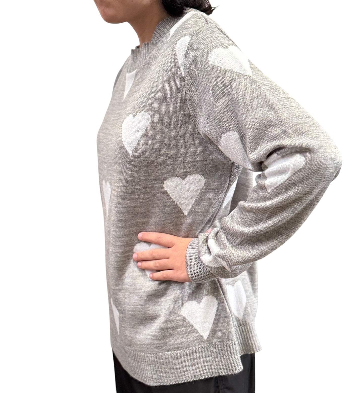 Sueter cuello redondo con corazones en contraste