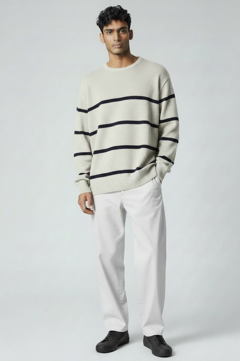 9905 Sueter cuello redondo con rayas en contraste.