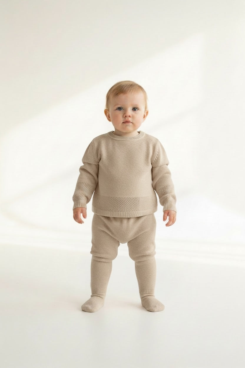 Conjunto de Sueter y Pantalón con tejido calado.