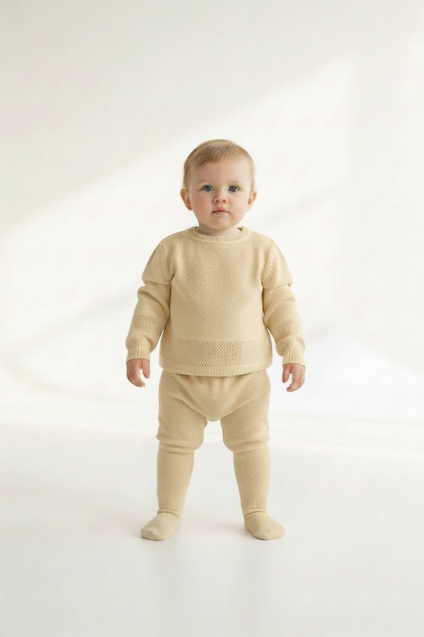 Conjunto de Sueter y Pantalón con tejido calado.