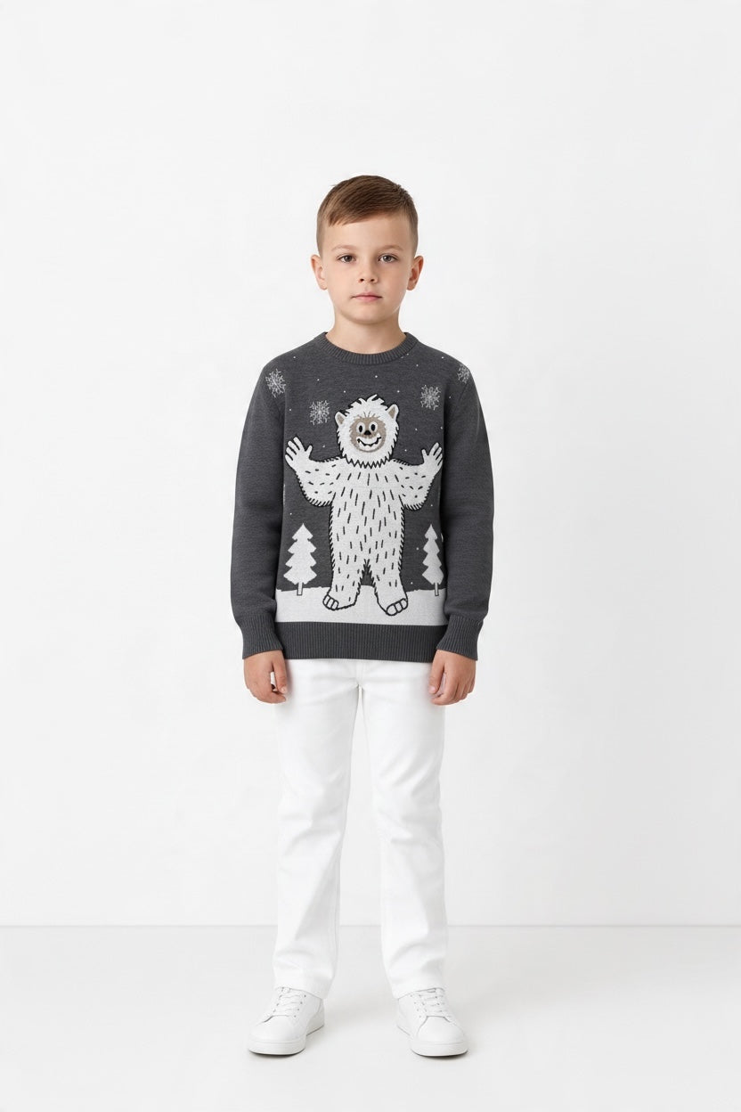 Ugly Sweater / Suéter Navideño  infantil con paisaje nevado y yeti al frente.