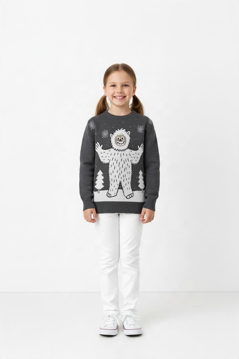 Ugly Sweater / Suéter Navideño  infantil con paisaje nevado y yeti al frente.
